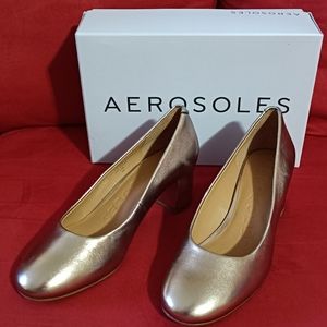 New In Box Aerosols Ebel Champagne Leather Pumps